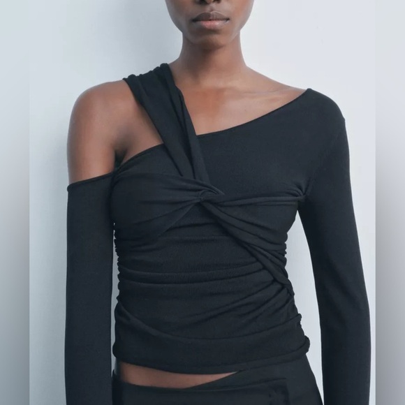 Zara CUT-OUT KNIT TOP Long Sleeve in Black Size Medium NWT - Picture 2 of 9